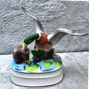 Towle Fine Porcelain Mallard Ducks Music Box‎ Figurine Pond Vintage - Born Free